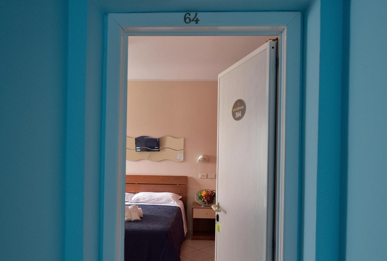 Hotel Oltremar B&B 카톨리카 외부 사진