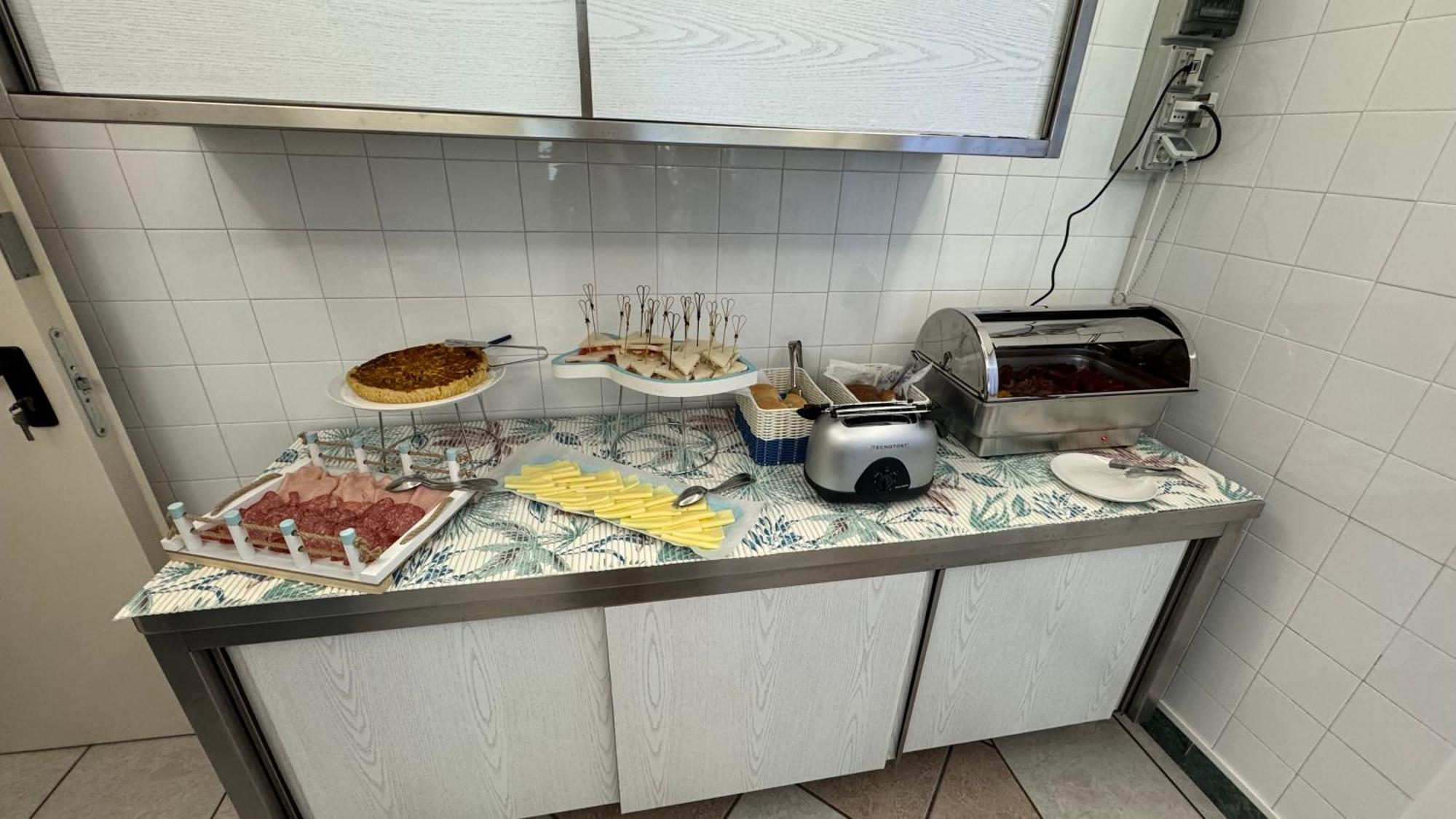Hotel Oltremar B&B 카톨리카 외부 사진